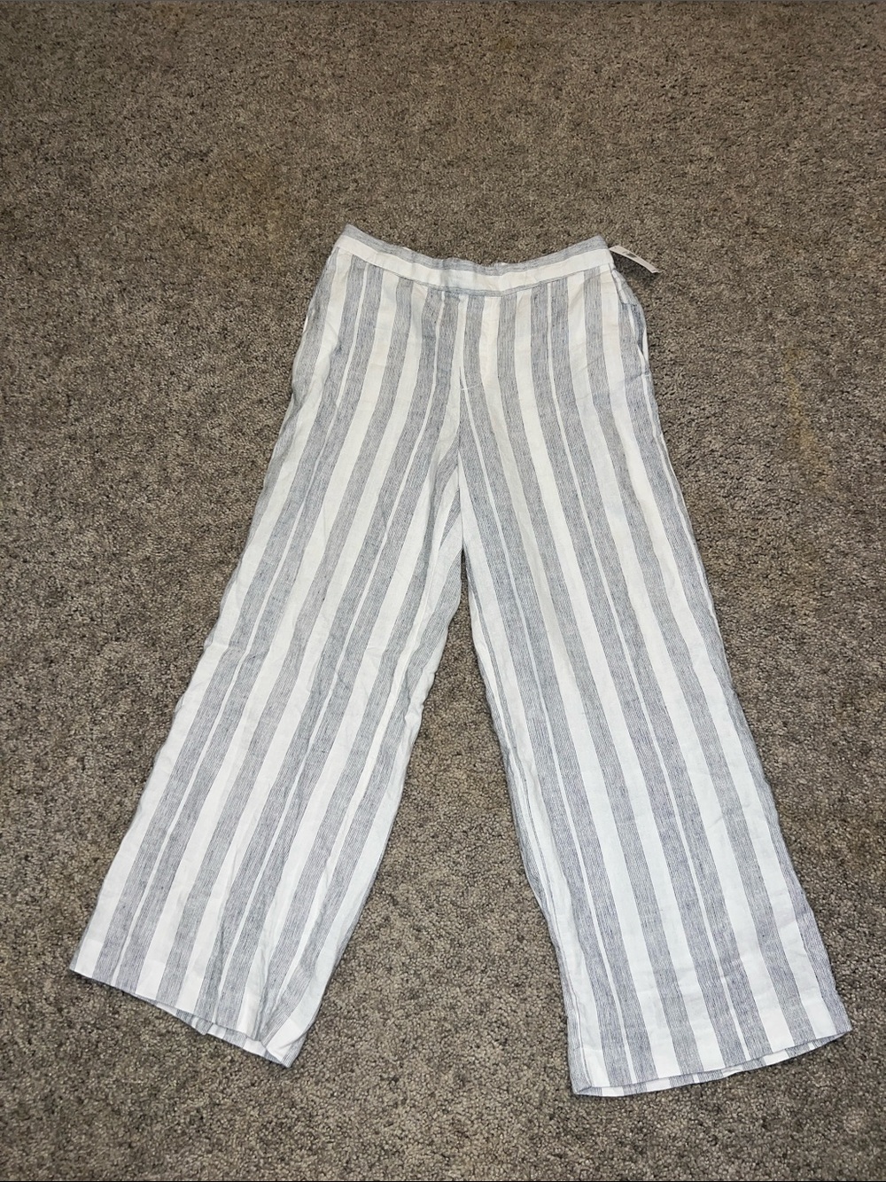 Old Navy Vertical-Striped Wide Leg capris in White and Gray